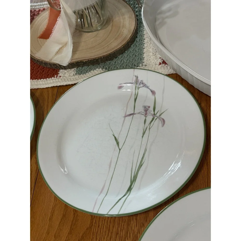 Corelle Iris Dinnerware Set 6 Dinner Plates and 1 Casserole Dish White Floral